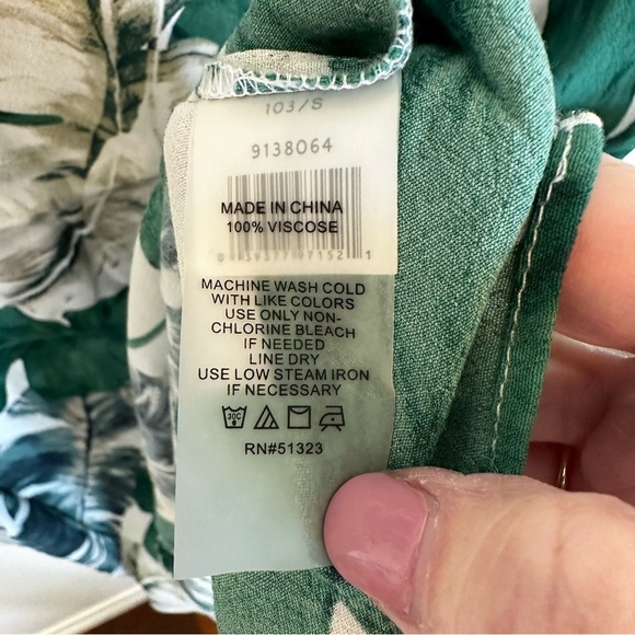 Vince Camuto Women’s Tropical Palm Leaves Print Short Sleeve Blouse Boxy Hawaii - Picture 3 of 6